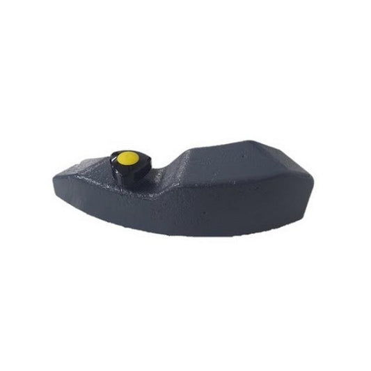 Ein schwarzes, unregelmäßig geformtes Metall Zusatzgewicht 4kg ERGODISC FLEXX von Diversey Deutschland GmbH & Co. OHG, mit einer gelben Kappe auf der Oberseite, zum Beschweren der ERGODISC FLEXX; abgebildet auf einem schlichten weißen Hintergrund.
