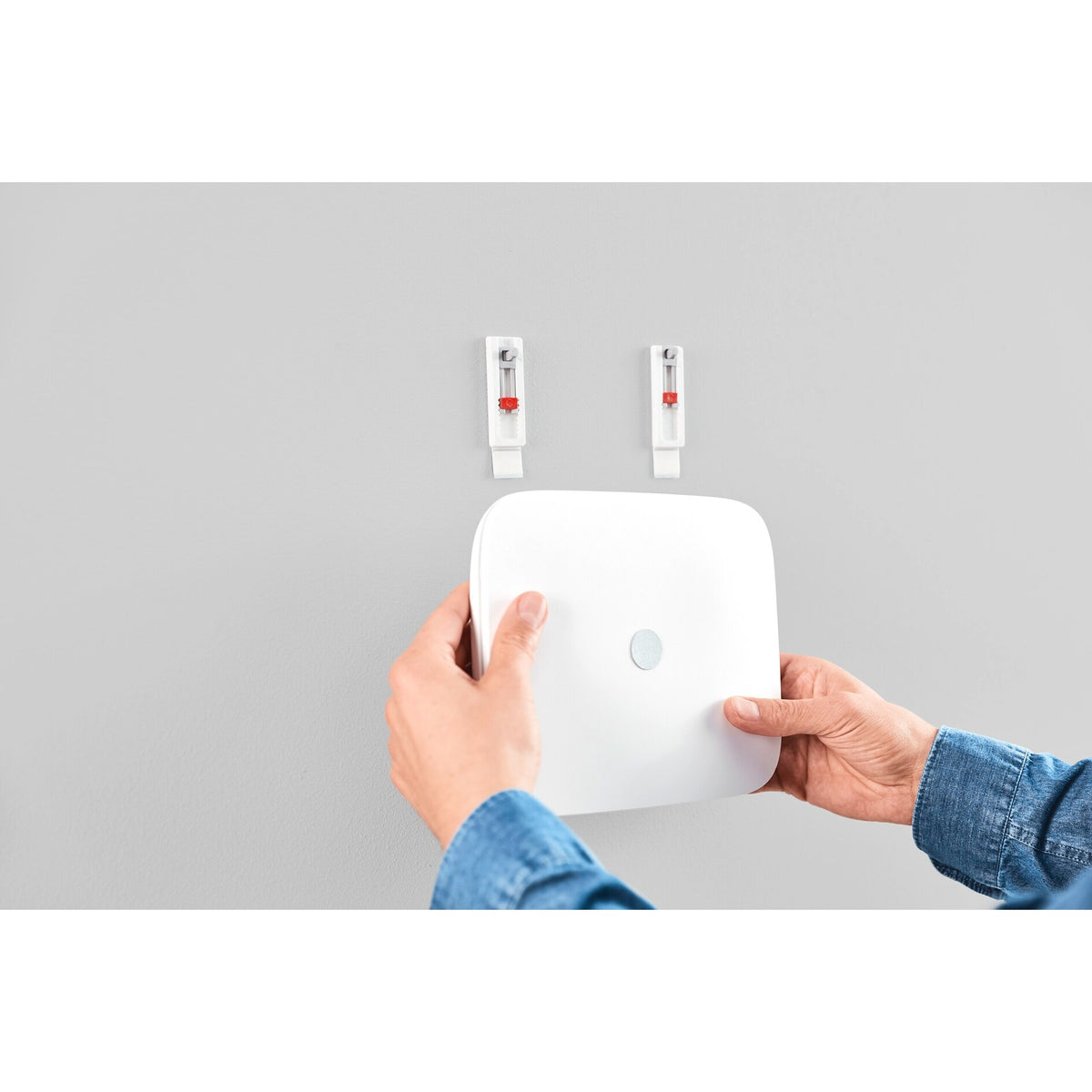 tesa Klebenagel Kleingeräte für Tapeten & Putz, weiß, bis 0,5 kg – Anwendung