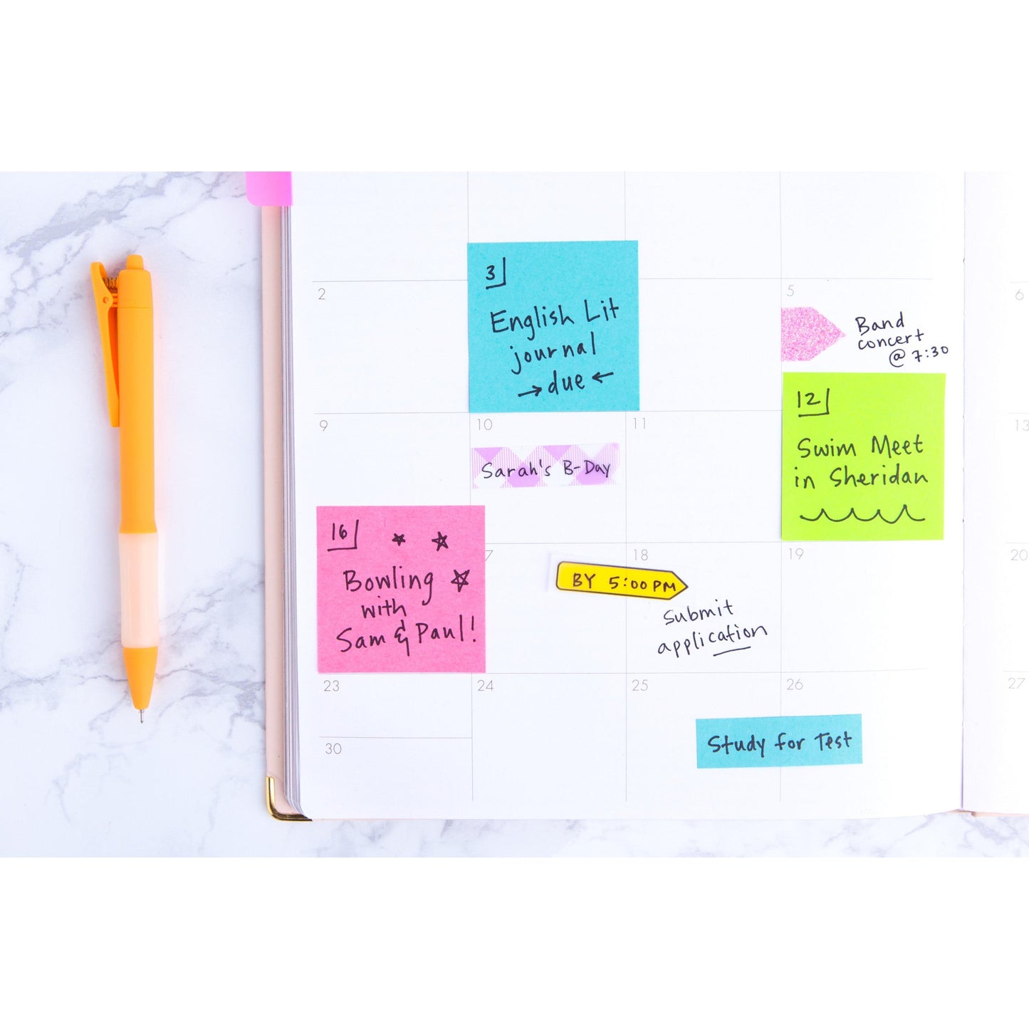 An open planner with 3M Post-it® Notes (76 mm x 127 mm, 100 sheets/block, 6 blocks/pack) from 3M Deutschland GmbH marks events: English Lit Journal due date, Sarah's birthday, band concert, swimming competition in Sheridan, and studying for the test.