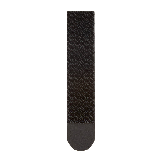 Eine Packung mit vier schwarzen Command™ Bilder-Montagestreifen 17206BLK (Größe L) der 3M Deutschland GmbH ist senkrecht auf weißem Hintergrund abgebildet, wobei jedes Set bis zu 7,2 kg trägt.