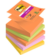 Ein Stapel von sechs Post-it® Super Sticky Z-Notes Boost Collection Blöcken (76x76 mm, je 90 Blatt, 100% PEFC) in verschiedenen Farben von 3M Deutschland GmbH. Der obere orangefarbene Block zeigt den Schriftzug "Post-it Super Sticky" und das 3M-Logo.