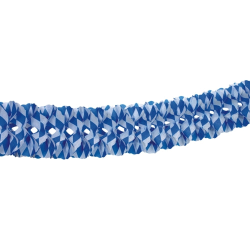Die PAPSTAR Großraumgirlande, Papier schwer entflammbar (Ø 16 cm · 10 m) der PAPSTAR GmbH zeigt ein blau-weißes Rautenmuster, das horizontal auf weißem Untergrund gespannt ist. Ideal zur Dekoration und aus schwer entflammbarem Papier für zusätzliche Sicherheit.
