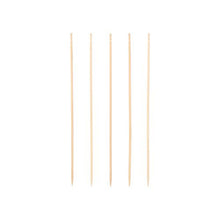 Fünf PAPSTAR Fingerfood-Picker "pure" Spieße (15 cm, elegantes, gedrechseltes Holz) der PAPSTAR GmbH sind senkrecht auf weißem Grund angeordnet. Jeder der umweltfreundlichen Spieße hat ein spitzes Ende und eine kleine Schlaufe am oberen Ende.