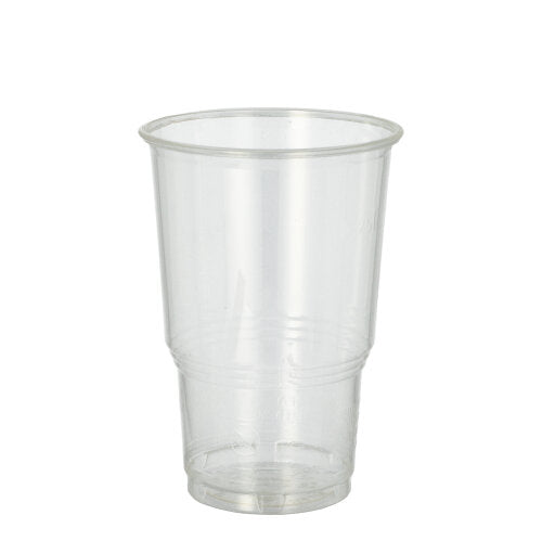 Ein PAPSTAR 25 Kaltgetränkebecher, PLA „pure“ glasklar mit Schaumrand von PAPSTAR GmbH steht leer und aufrecht vor weißem Hintergrund.