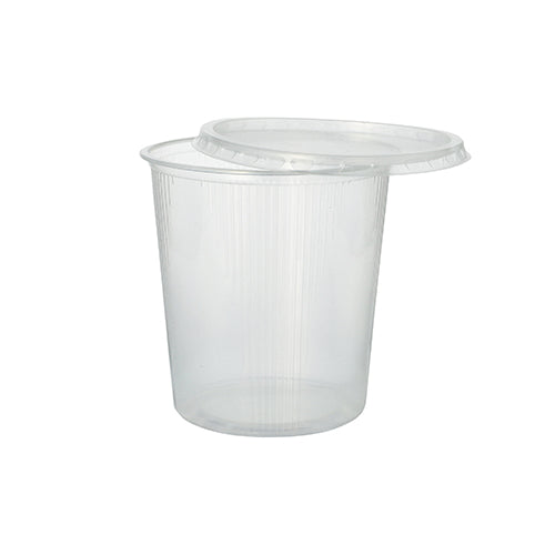Ein transparenter Starpak 100 Verpackungsbecher aus PP rund mit transparentem Deckel der Marke Starpak steht leer auf weißem Hintergrund.