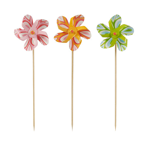 Das Set der PAPSTAR GmbH enthält 50 bunte Deko-Picker „Windmühle“ (17,5 cm) auf Holzstäben, jeweils mit gemusterten Windradblättern und einem Knopf in der Mitte – perfektes Partyzubehör für eine fröhliche Dekoration. Lieferung im praktischen Papptray.