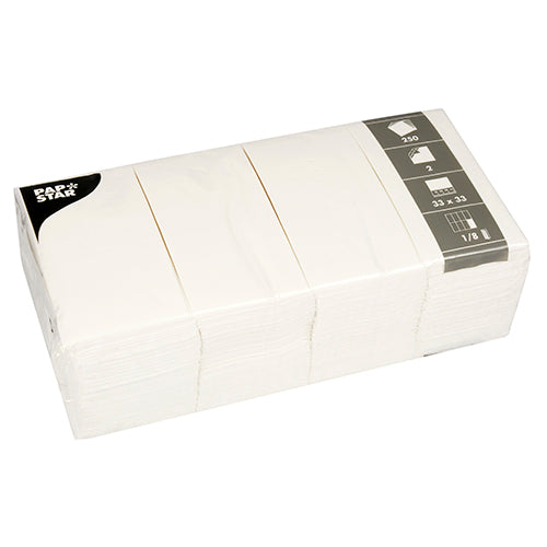 Eine kunststoffverpackte Packung mit 250 PAPSTAR Servietten, 2-lagig 1/8-Falz, 33 x 33 cm, weiß (250 Stück) von der PAPSTAR GmbH mit Etikett und einfachen Produktmerkmal-Symbolen.