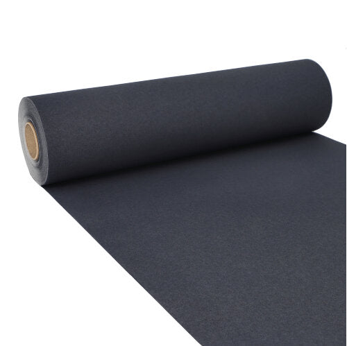 Ein Tischläufer der PAPSTAR GmbH, Tissue „ROYAL Collection“ (24 m x 40 cm), ist auf einer weißen Fläche teilweise ausgerollt und zeigt sein schwarzes Premium-Tissue und den zylindrischen Kartonkern.