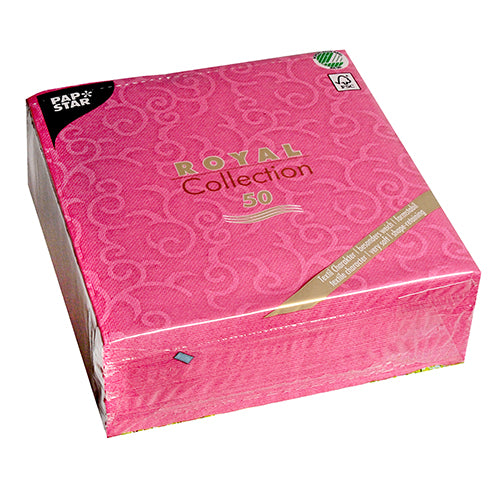 Eine fuchsiafarbene, quadratische Packung von 50 PAPSTAR "ROYAL Collection" 1/4-Falz-Servietten (40 x 40 cm) der PAPSTAR GmbH, verpackt in Kunststoff mit einem dekorativen Wirbelmuster und dem Papstar-Logo in der linken oberen Ecke.