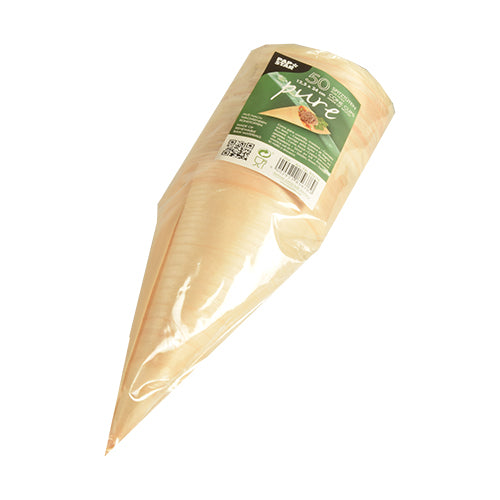 Eine Packung mit 50 PAPSTAR Fingerfood Spitztüten Holz „pure“, gestapelt und in Klarsichtfolie eingewickelt, mit einem grünen Etikett der PAPSTAR GmbH mit Produktdetails und einem Bild eines Serviervorschlags – ideal zum Servieren von Fingerfood.