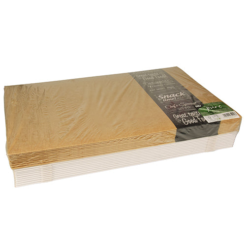 Ein Stapel PAPSTAR 10 Transport- und Catering-Kartons „pure“ eckig von der PAPSTAR GmbH aus recycelbaren Materialien ist in Klarsichtfolie verpackt und mit einem schwarz-grünen Etikett versehen. Die rechteckigen Kartons sind ideal für Transport und Gastronomie.