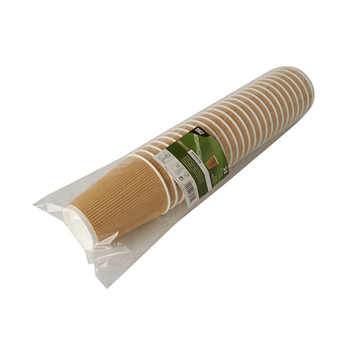 Eine versiegelte Plastikverpackung enthält einen Stapel von 25 PAPSTAR Trinkbechern, Pappe „To Go“ Ripple Wall von der PAPSTAR GmbH, mit brauner Wellenstruktur außen, weißer Innenseite und einem grün-weißen Etikett mit Produktdetails.