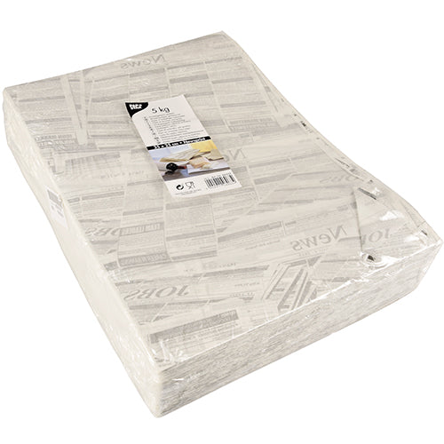 Eine versiegelte Packung PAPSTAR 5 Einschlagpapiere „Newsprint“ (3 cm x 2 cm) der PAPSTAR GmbH verfügt über ein Produktetikett mit Text und Bildern; aus hochwertigem Material gefertigt, eignen sich die schlichten weißen Blätter ideal zum Verpacken oder Schützen von Gegenständen beim Verpacken.