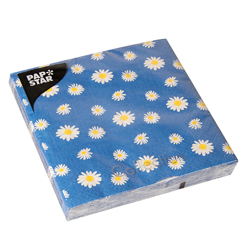 Eine Packung mit 20 PAPSTAR Servietten von PAPSTAR GmbH, 33 x 33 cm, 3-lagig, mit weißen Gänseblümchen und gelben Zentren auf blau. Oben links steht "Pap Star" in weiß auf schwarz.