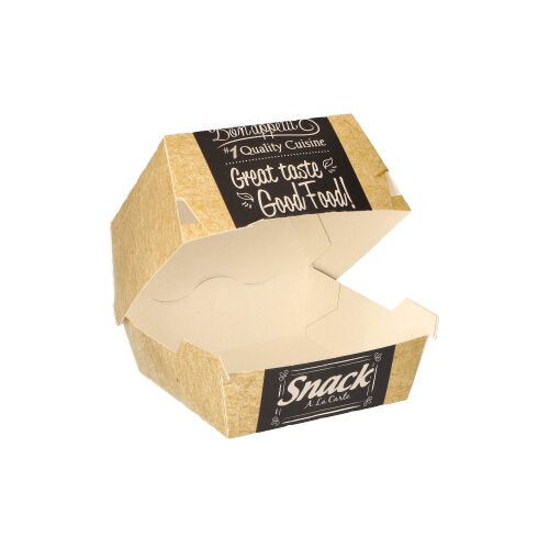 Eine PAPSTAR 50 Burgerboxen, Pappe "pure" "Good Food" der PAPSTAR GmbH - eine umweltfreundliche Burgerbox aus Pappe mit Klappdeckel, schwarzen Etiketten mit der Aufschrift "Snack" und "Great taste & Good Food!", leer vor weißem Hintergrund.