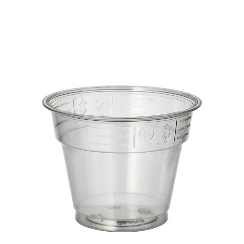 Der Starpak 50 Trinkbecher "Hurricane" ist ein glasklarer PET-Plastikbecher mit geraden Seiten, breitem Rand und dezenten Prägungen, dargestellt auf einem schlichten weißen Hintergrund.