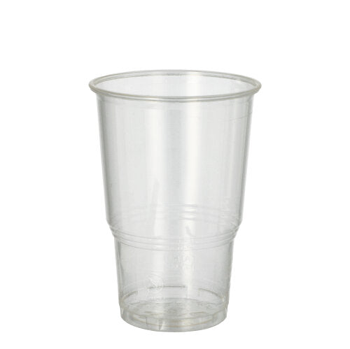 Ein PAPSTAR 25 Kaltgetränkebecher, PLA „pure“ 0,25 l, glasklar mit Schaumrand aus Polymilchsäure steht vor weißem Hintergrund.
