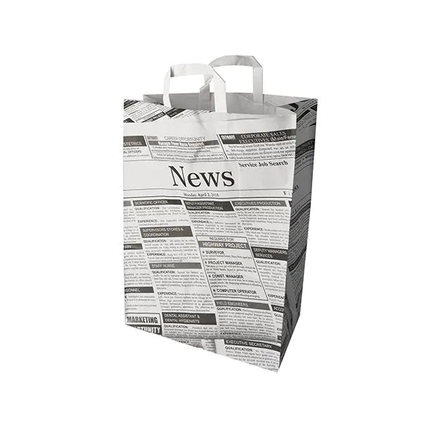 Die PAPSTAR 50 Tragetaschen der PAPSTAR GmbH sind Papiertragetaschen mit Henkeln, die mit einem schwarz-weißen Zeitungsdruck und dem Schriftzug "News" im oberen Bereich versehen sind - ideal als umweltfreundliche Tragetasche für den stilvollen, umweltfreundlichen Transport.