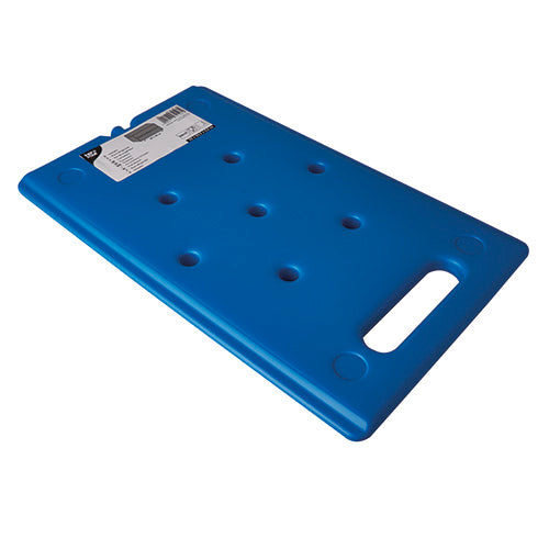 Der Starpak Kühlakku Gastro-Norm 1/1 (53 x 32,5 x 2,5 cm, blau) ist ein rechteckiges blaues Kühlpad mit abgerundeten Ecken, einem Tragegriff, Oberflächenvertiefungen und einem Barcode-Etikett – ideal für den Gastronomieeinsatz. Packung: 1 Stück.