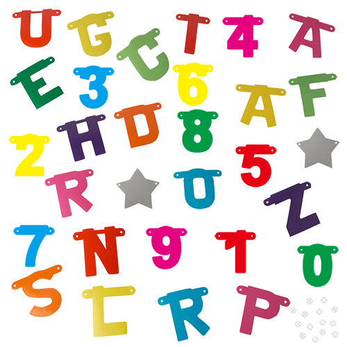 Das PAPSTAR Grußketten-Set der PAPSTAR GmbH enthält bunte Kunststoffbuchstaben, Zahlen und silberne Sterne zur individuellen Dekoration – ideal für die Gestaltung individueller Banner. Alle Teile sind auf weißem Hintergrund verteilt.