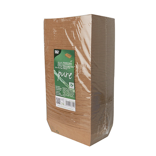 Ein kunststoffumwickelter Stapel PAPSTAR 80 Snacktrays, brauner Karton mit grün-weißem Etikett mit der Aufschrift „pure“ und „100% Fair“ – ideal für die umweltfreundliche Nutzung und biologisch abbaubar, von der PAPSTAR GmbH.