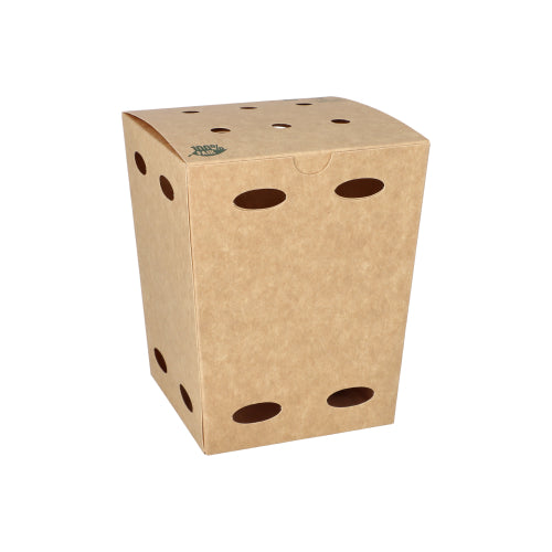 Eine geschlossene PAPSTAR 50 Pommes-Frites-Boxen aus Pappe „pure“ braun („100% Fair“) der PAPSTAR GmbH mit abgerundeten seitlichen und oberen Belüftungslöchern, abgebildet auf weißem Hintergrund, besticht durch ein schlichtes, umweltfreundliches Design.