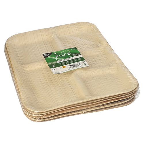 Ein Stapel rechteckiger, beiger PAPSTAR 6 Teller, Palmblatt „pure“ 5-geteilt von der PAPSTAR GmbH, hergestellt aus biologisch abbaubaren Naturmaterialien, unterteilt und in einer Kunststoffverpackung mit einem grün-weißen Etikett auf der Oberseite verpackt.