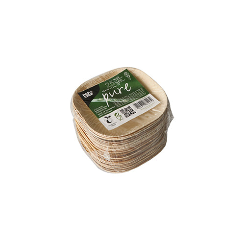 Ein Stapel quadratischer PAPSTAR 25 Teller aus Palmblatt („pure“) von PAPSTAR GmbH, umweltfreundlich hergestellt, in Plastik verpackt und mit grün-weißem Etikett mit Produktinfos versehen.