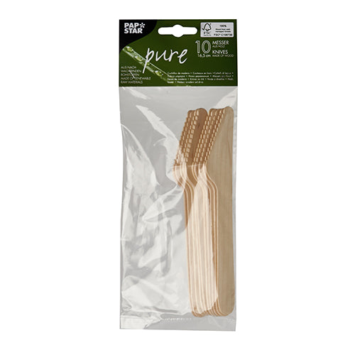 Zehn PAPSTAR 10 Messer, Holz „pure“ Messer der PAPSTAR GmbH sind in einer transparenten Kunststoffverpackung übersichtlich gestapelt und mit einem grün-weißen Etikett mit Marken- und Produktinformationen versehen. Die Messer bestehen aus biologisch abbaubarem Holz.