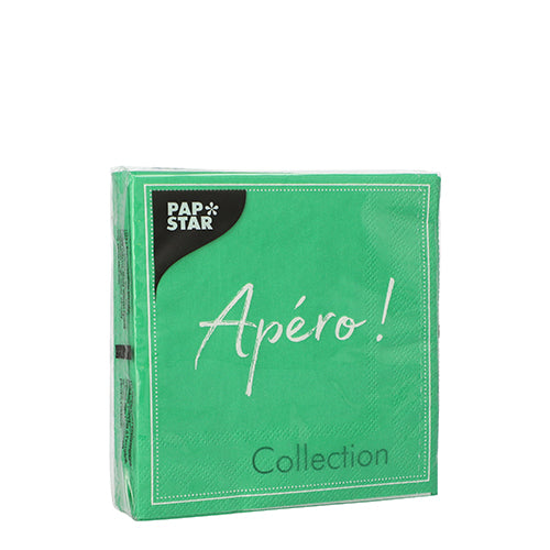 Eine versiegelte grüne Packung mit 20 PAPSTAR Servietten (25x25 cm, 3-lagig, 1/4-Falz) der PAPSTAR GmbH mit der Aufschrift „Apéro! Collection“ auf der Vorderseite eignet sich ideal zur Tischdekoration. Das Foto zeigt die Packung vor weißem Hintergrund.