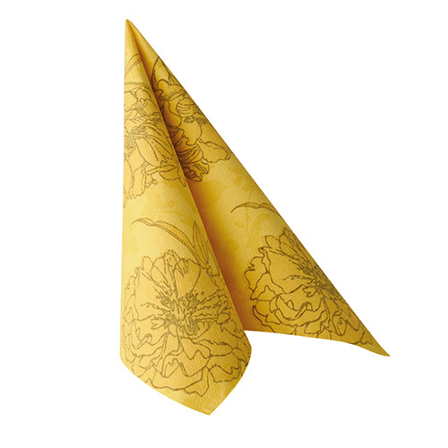 Eine gelbe PAPSTAR GmbH ROYAL Collection Serviette (40 x 40 cm, 1/4-fold) ist zu einem hohen Dreieck gefaltet und steht aufrecht auf weißem Grund.