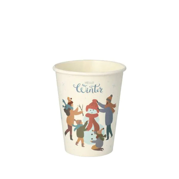 Weißer PAPSTAR GmbH 0,2 l Pappbecher aus dem PAPSTAR 50 Trinkbecher-Set mit winterlich gekleideten Personen um einen Schneemann und dem Schriftzug "Hello Winter" - ideal zum Servieren festlicher, saisonaler Getränke.