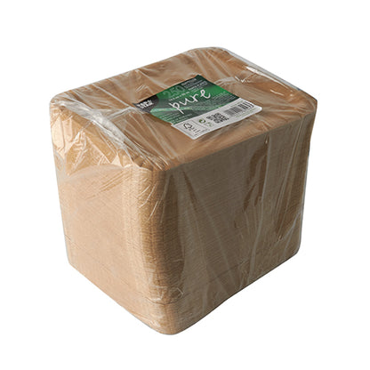 Die PAPSTAR 250 Teller Pappe "pure" eckig weiß der PAPSTAR GmbH ist eine nachhaltige Wahl, hergestellt aus umweltfreundlichem Frischfaserkarton und verpackt in einer Klarsichtverpackung mit grün-weißem Etikett.