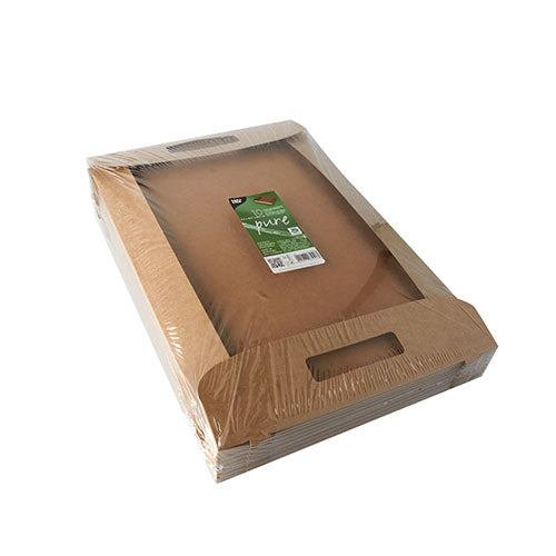 Ein Stapel PAPSTAR 10 Tragetabletts aus brauner, biologisch abbaubarer Pappe („pure“) von PAPSTAR GmbH, in klarer Kunststofffolie eingeschweißt und mit grün-weißem Etikett versehen.