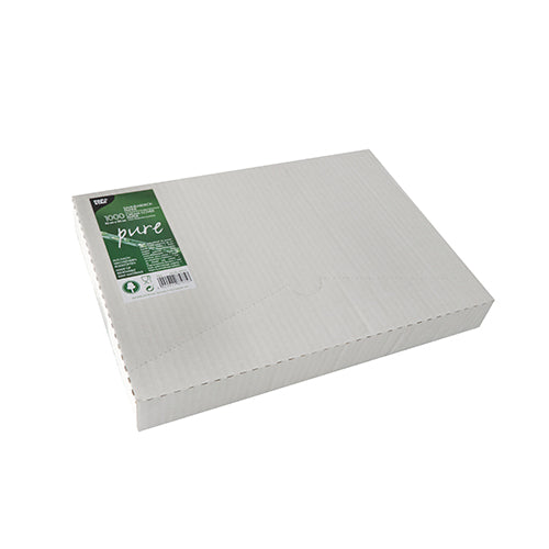 Eine schlichte weiße rechteckige Schachtel mit grün-weißem Etikett enthält 1000 Blatt PAPSTAR „pure“ Sahneabdeckpapier (32 x 22 cm) mit Palmwachsbeschichtung. Die Schachtel ist markenlos, kompostierbar und stammt von der PAPSTAR GmbH.