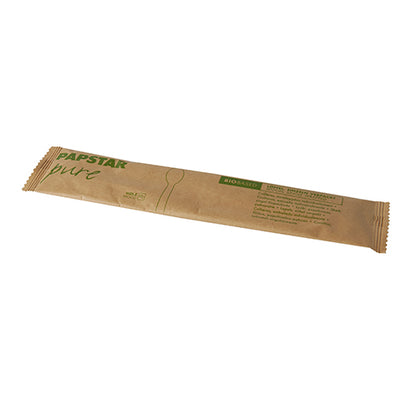 A brown paper envelope with the inscription "PAPSTAR pure" contains a single 16 cm PAPSTAR wooden spoon, individually wrapped in a paper bag/shrink wrap (50 pieces), with green writing and a simple utensil contour from PAPSTAR GmbH.