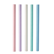 Fünf PAPSTAR Bubble Tea Papierhalme (Ø12mm, 20cm) in rosa, lavendel, weiß, mintgrün und hellblau stehen senkrecht in einer Reihe vor einem schlichten weißen Hintergrund. Marke: PAPSTAR GmbH. Packung: 200 Stück.