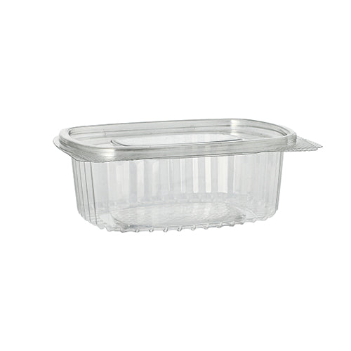 Eine klare, ovale Starpak 50 Feinkost- und Salatschale mit Klappdeckel aus umweltfreundlichem R-PET glasklarem Kunststoff mit transparentem Klappdeckel ist leer auf einem schlichten weißen Hintergrund mit gerippten Seiten abgebildet.