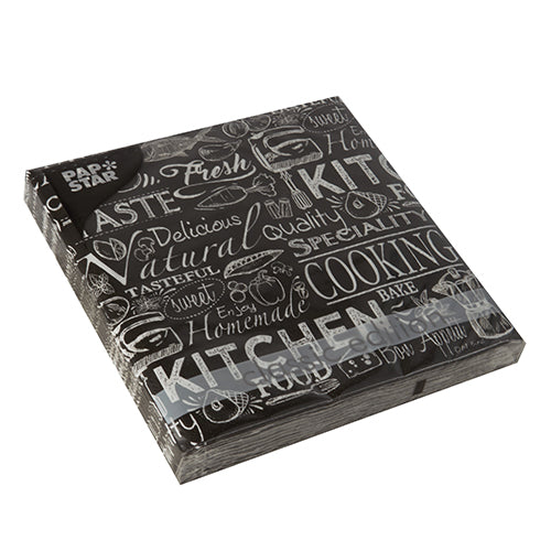 Ein 20er-Pack PAPSTAR GmbH 3-lagiger schwarzer Küchenservietten (33x33 cm, Design Set 3) zeigt auf der Verpackung weiße Texte wie "Küche", "Kochen" und "Frisch" mit Utensilien-Abbildungen.