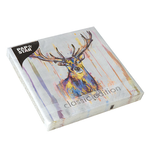 Eine Packung PAPSTAR GmbH 20 Servietten, 33x33 cm, 3-lagig, Design Set 5, mit einem aquarellierten Hirsch mit Geweih, Text "classic edition" und bunten Farbtropfen auf der Vorderseite.