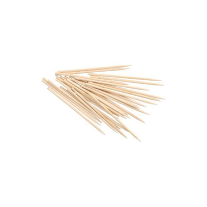 A set of PAPSTAR finger food skewers wood "pure", 10 cm long and 3 mm in diameter, from PAPSTAR GmbH lies on a white background - perfect as pointed wooden skewers for gastronomy or finger food at any event (1000 pieces per pack).
