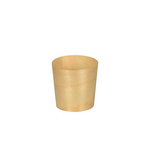 Eine PAPSTAR 12 Fingerfood Holz „pure“ runde Schale (Ø 4,5 cm) der PAPSTAR GmbH aus nachhaltigem Holz steht zentriert auf einem schlichten weißen Hintergrund.