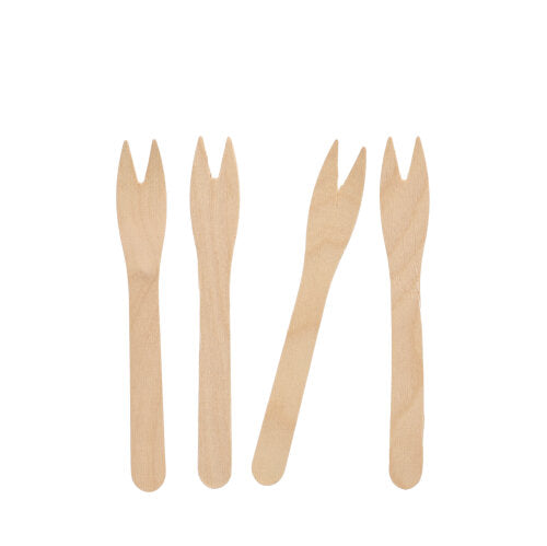 Vier PAPSTAR Snack-Gabeln aus Holz „pure“, je 12,1 cm lang, mit zwei Zinken, nebeneinander auf weißem Hintergrund arrangiert. Beutel enthält 25 Stück.