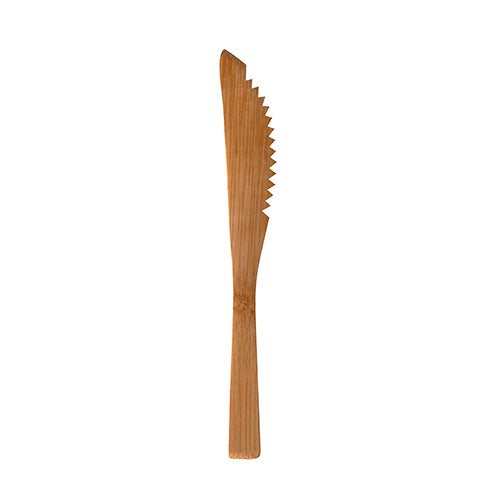 Das PAPSTAR 10 Messer aus Bambus „pure“ (16 cm) von PAPSTAR GmbH – nachhaltiges, umweltfreundliches Besteck mit geradem Griff und gezackter Kante, fotografiert vor weißem Hintergrund. Beutel mit 10 Stück.