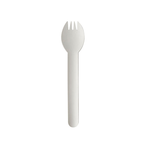Der PAPSTAR 100 Göffel, Papier „pure“ 16cm weiss (von der PAPSTAR GmbH), abgebildet vor weißem Hintergrund, ist ein Beispiel für umweltfreundliches Einwegbesteck, indem er Gabel und Löffel in einem umweltfreundlichen Papierbesteck vereint.