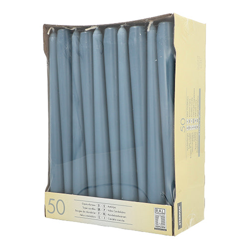 Eine beige Starpak-Schachtel enthält 50 weiße Leuchterkerzen (Ø 2,2 cm - 25 cm) mit langer Brenndauer. Die Kerzen sind aufrecht in zwei Reihen angeordnet und durch ein klares Fenster auf der Vorderseite der Verpackung sichtbar.