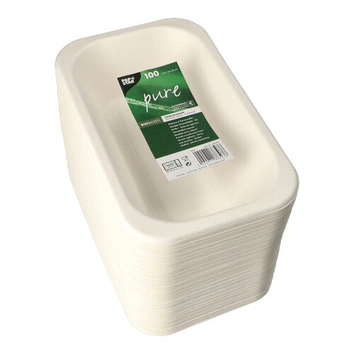 Ein Stapel rechteckiger weißer PAPSTAR 100 Siegelschalen aus Zuckerrohr mit grün-weißem Etikett oben zeigt Produktinfos und das Wort „pure“ – die umweltfreundliche Verpackung von PAPSTAR GmbH.