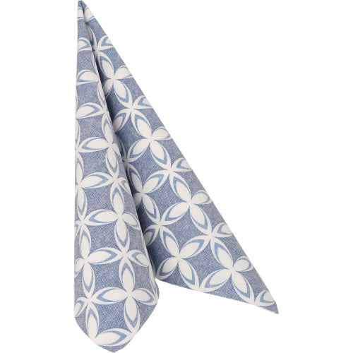 Eine gefaltete blaue PAPSTAR 50 Servietten "ROYAL Collection" 1/4-Falz 40x40 cm Serviette mit einem weißen geometrischen Blumenmuster von PAPSTAR GmbH, aufrecht stehend auf weißem Hintergrund.