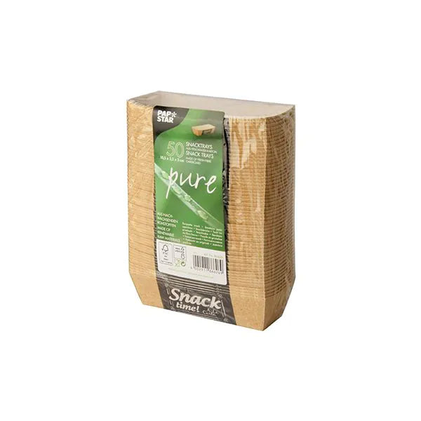 Eine versiegelte Packung mit 50 "reinen" Good Food Snacktrays der PAPSTAR GmbH aus umweltfreundlichem braunem Karton - eine nachhaltige Servierlösung mit Produktinformation auf dem Frontetikett.