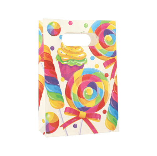 Die 10 Partytüten Geschenktüten aus Papier der PAPSTAR GmbH verfügen über einen ausgeschnittenen Henkel und sind mit Lollis, einem Cupcake mit gelbem Zuckerguss und Süßigkeiten auf cremefarbenem Hintergrund verziert – ideal für jede Feier.